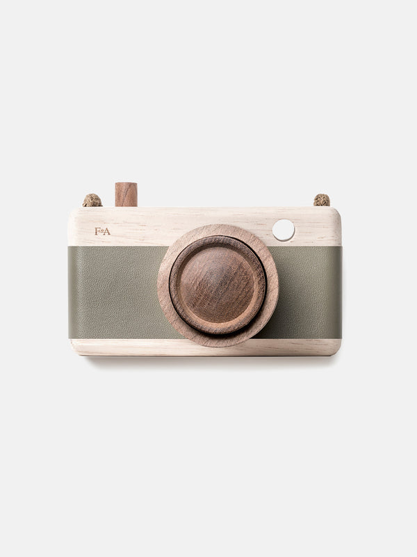 Wooden Camera Fern Fond Green